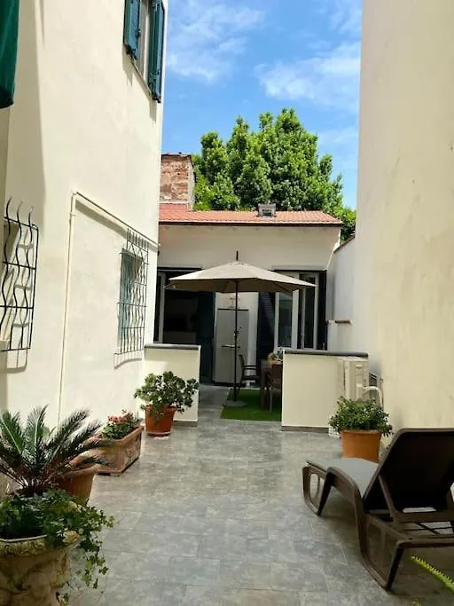 Apartment La Casetta In Fondo All'Orto Viareggio Italy